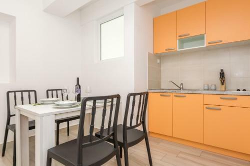 Apartments By The Sea Semy