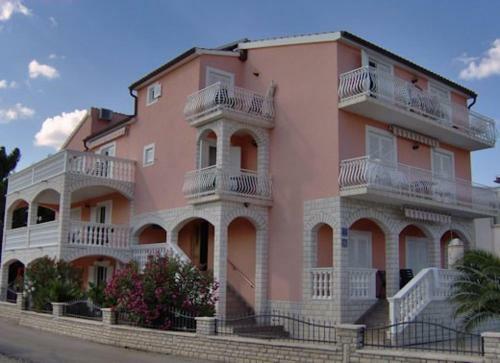 Apartments Tonimir
