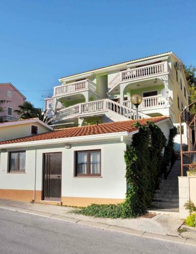 Two-bedroom Apartment Rabac Near Sea 3