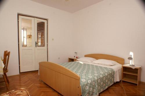 Apartments By The Sea Rogoznica - 4313