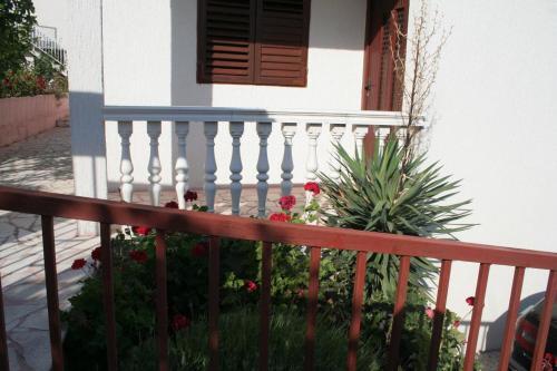 Apartments By The Sea Rogoznica - 4263