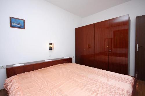 Apartments By The Sea Barbat (rab) - 4975