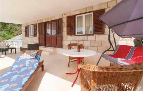 Holiday Home Pucisca With Hot Tub I