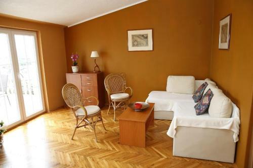 Hostal Guesthouse Villa Kolonada