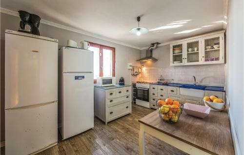 Ten-bedroom Holiday Home In Alcanar Platja