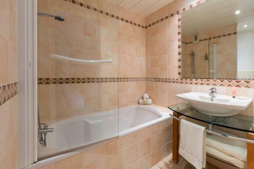 Hotel Best Western Le Dauphin Et Le Spa Du Prieur�