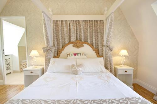 Hostal Ch�teau Du Doux- Holiday Apartments