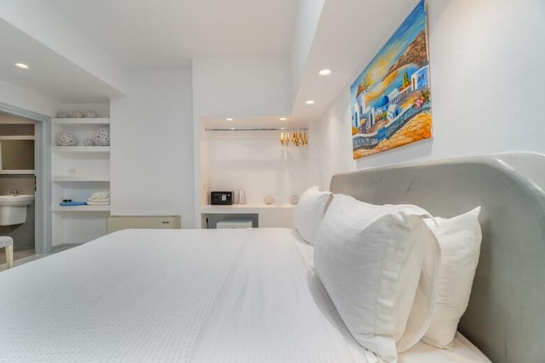 Central Fira Hotel