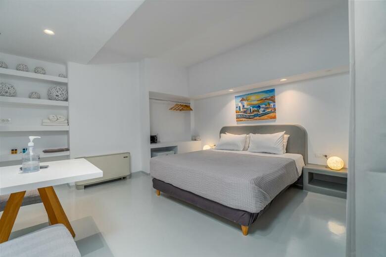 Central Fira Hotel