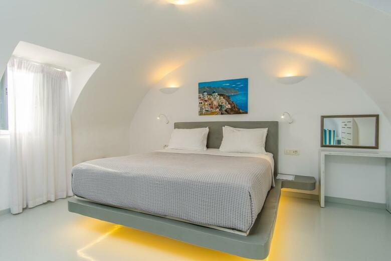 Central Fira Hotel