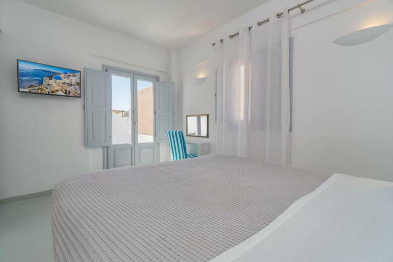 Central Fira Hotel
