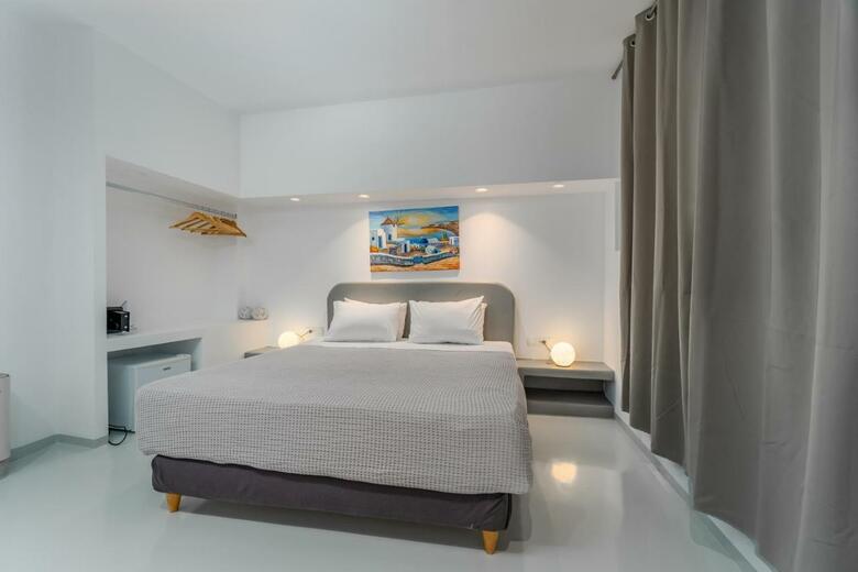 Central Fira Hotel
