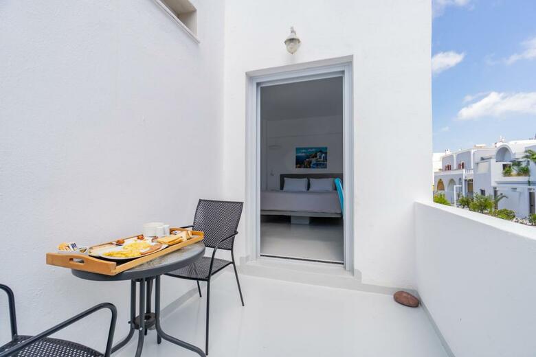 Central Fira Hotel