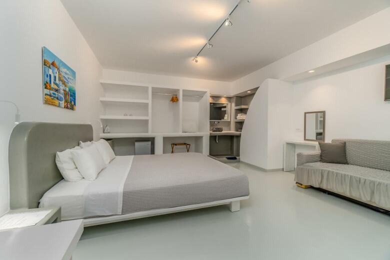 Central Fira Hotel