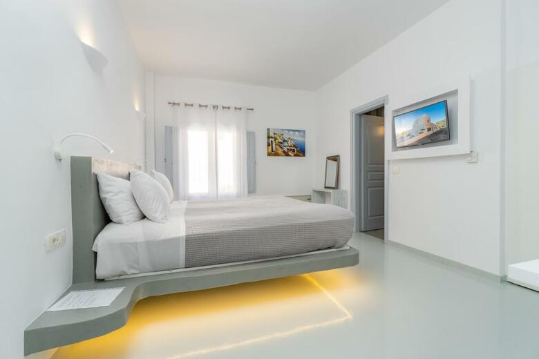 Central Fira Hotel