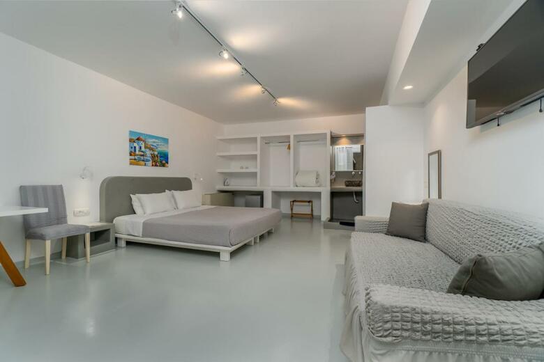 Central Fira Hotel