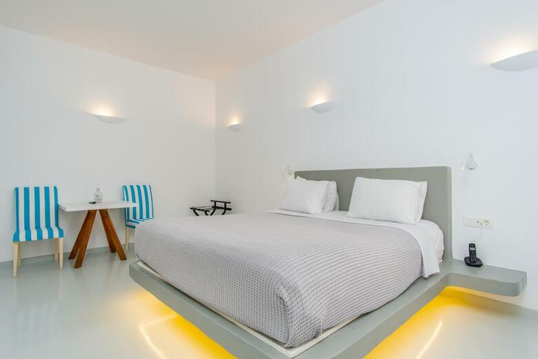 Central Fira Hotel