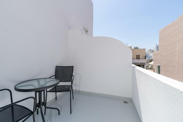 Central Fira Hotel