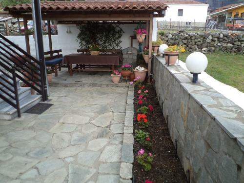 Hostal Bloutsos Rooms