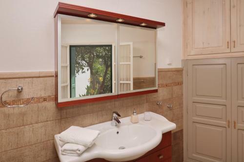Spring Bliss Garden House