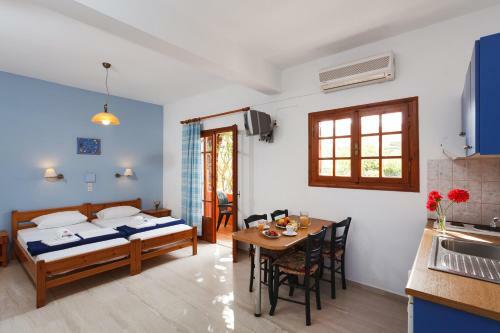 Hostal Flisvos Rooms