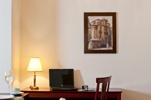 Ava Hotel And Suites