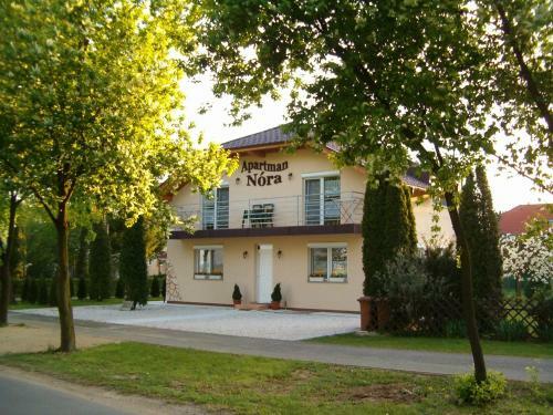 Mona Apartman