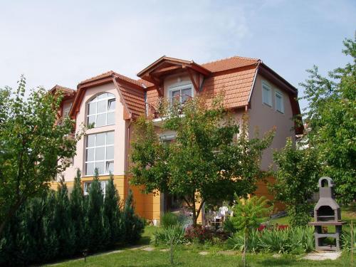 Katalin Apartmanh�z