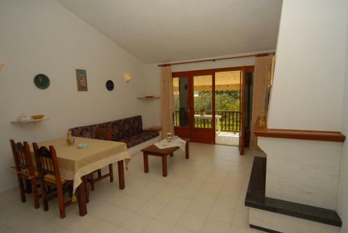 Aparthotel Villa Zaharo And Lilian Apartments