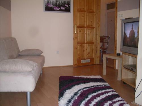 K�roly Apartments