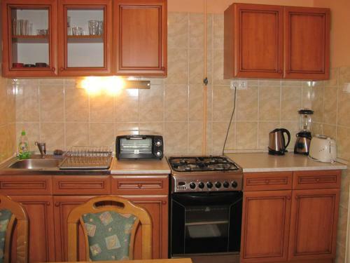 K�roly Apartments