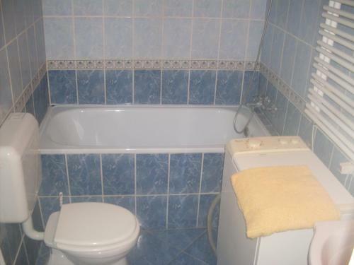 K�roly Apartments