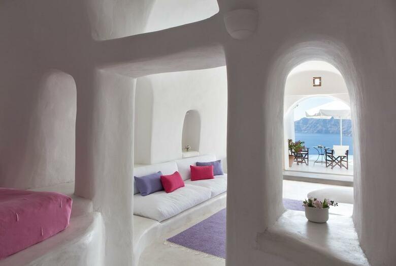 Perivolas Hotel
