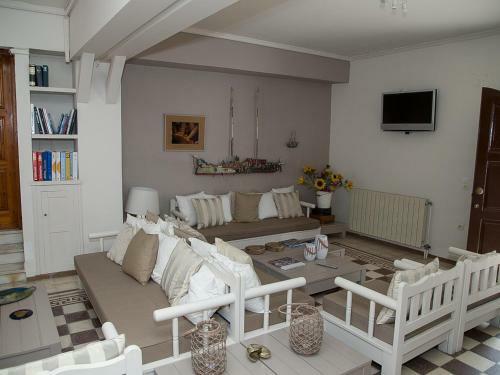 Olive Press Hotel & Apartments