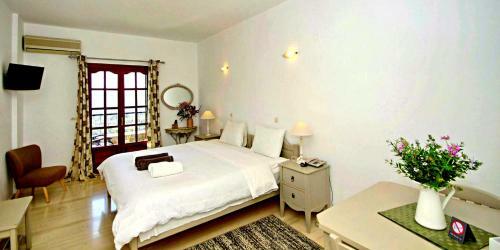 Vardia Hotel