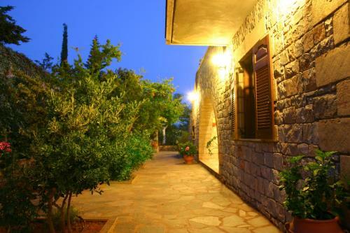 Vardia Hotel