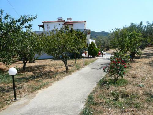 Hostal Liossis Rooms & Apartments