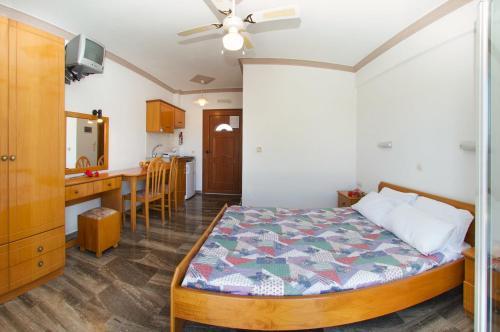 Nikos Studios And Apartments