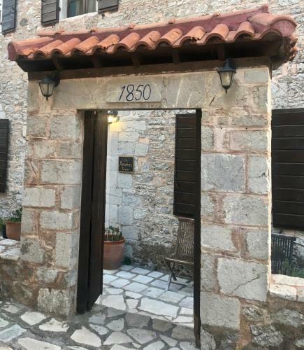 Hostal Xenios Tower