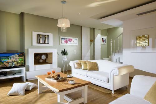 Irida Villa