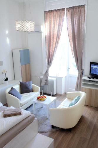 D.five Elizabeth Garden Apartment