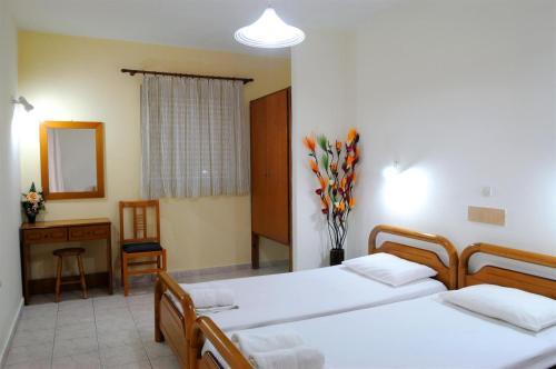Nikos 2 Studios & Apartments