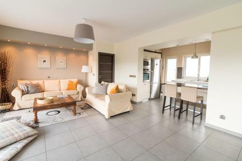 Three-bedroom Apartment With Acropolis View
