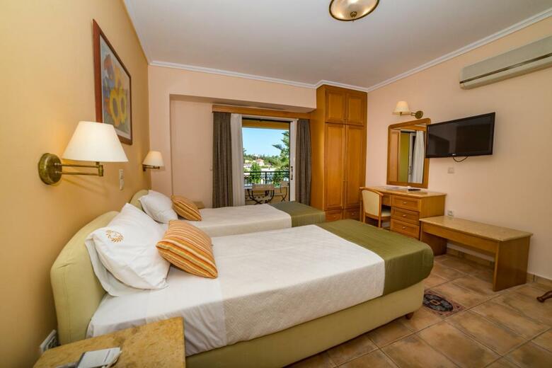 Aparthotel Andreolas Luxury Suites