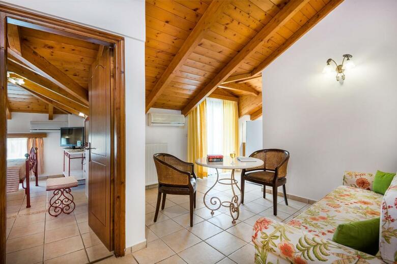 Aparthotel Andreolas Luxury Suites