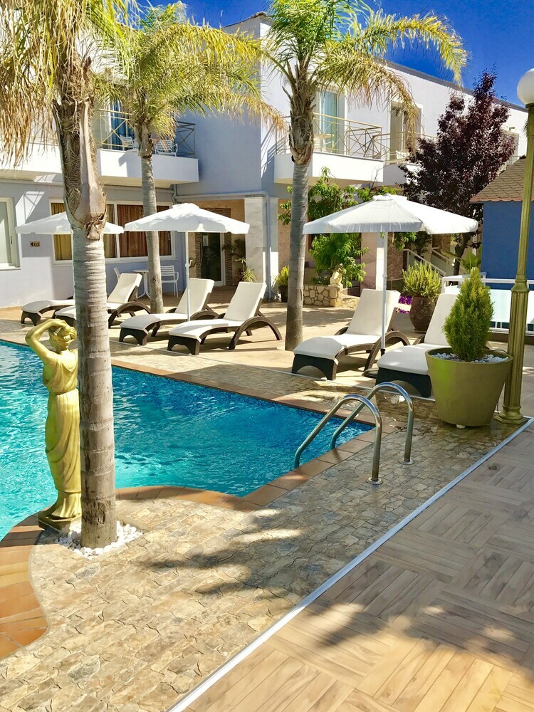 Paradice Hotel Luxury Suites