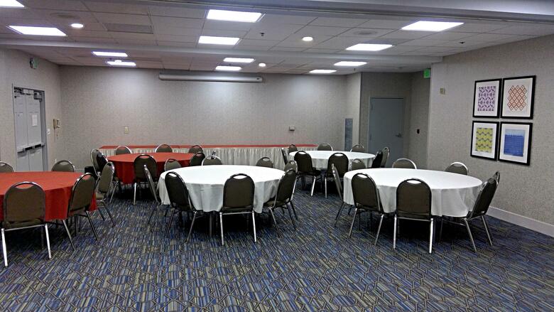 Holiday Inn Express Hotel & Suites Tracy