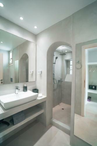 Alexandros Apartments