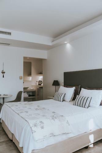 Alexandros Apartments