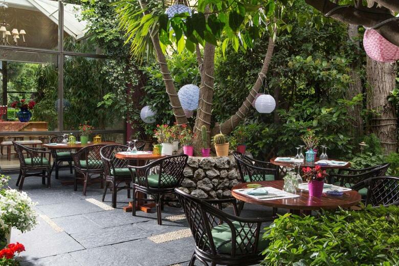 Dionysos Hotel